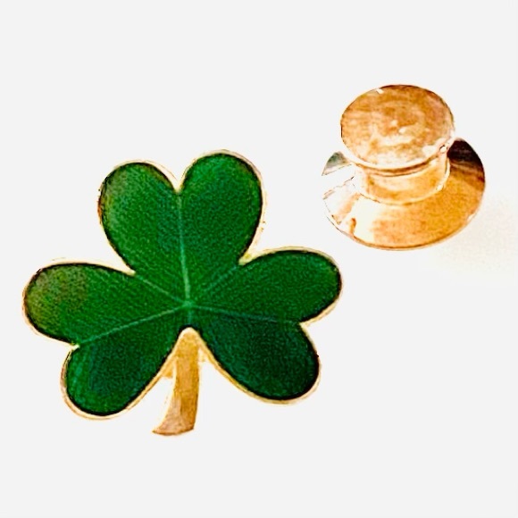 HMK Jewelry - 🙀☘️ St Patty Clover Pin ☘️ In Nice Pre 💚Condition ☘️